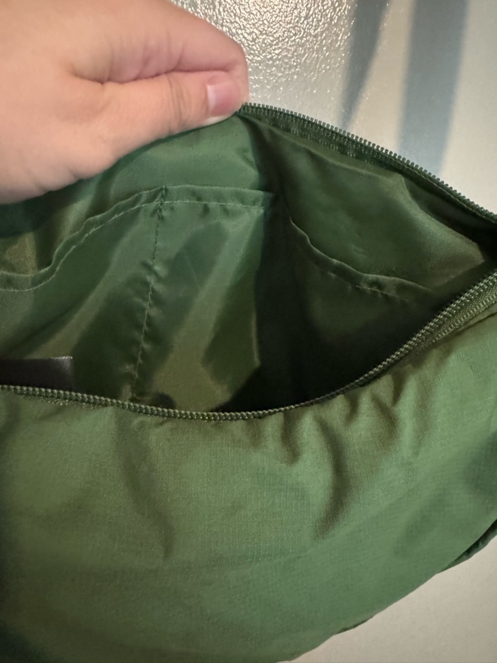 Uniqlo Green Crescent Crossbody Sling Bag - Picture 3 of 3